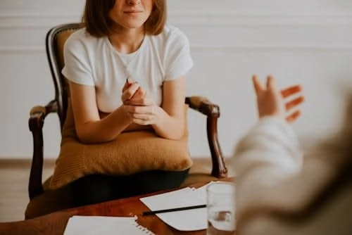 Body Language: How to Read Someone's Thoughts Through Their Movements