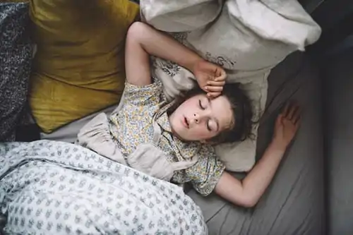 Anxiety in Teenage Girl Symptoms: What Parents Miss