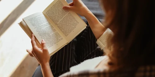 Books That Explain Why People Lie to Themselves