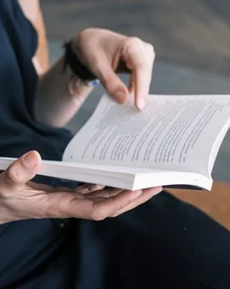 How to Stop Overthinking: 3 Books That Actually Help