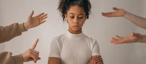 The Art of Seeing Clearly: How to Observe People’s Behavior Without Judgment
