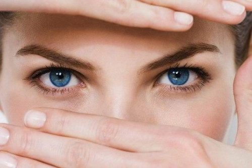 The Dark Psychology of Eye Contact: When a Gaze Takes Control