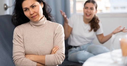 The Art of Seeing Clearly: How to Observe People's Behavior Without Judgment