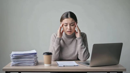 Deal with Anxiety Attacks at Work: 7 Steps That Work